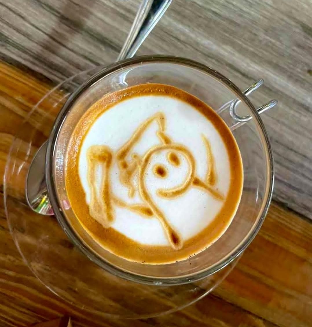 Café con arte en la espuma